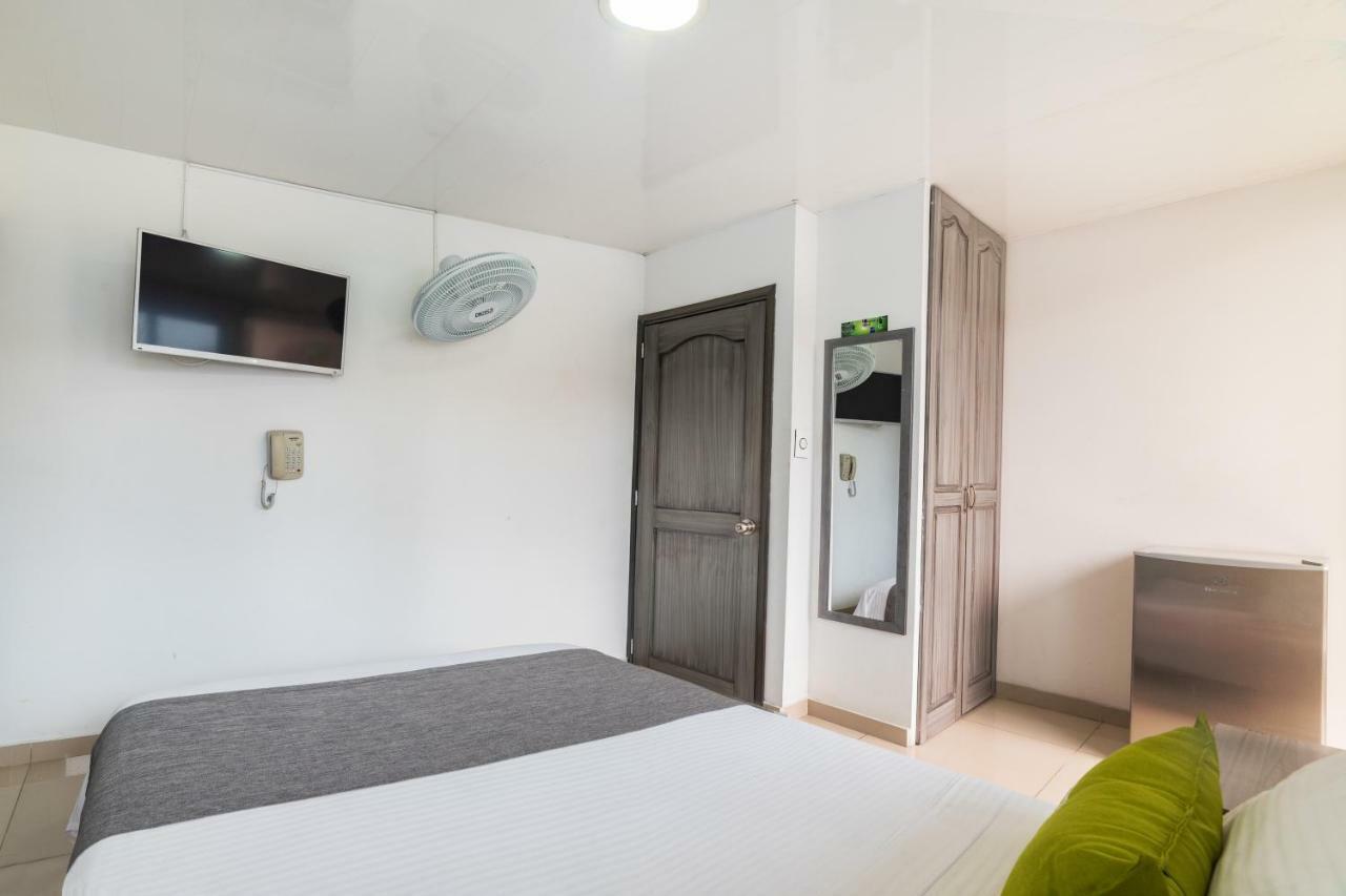 Ayenda 1121 Exito Otel Pereira Dış mekan fotoğraf